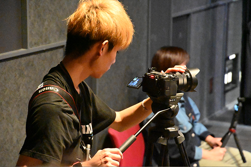放送技術科と映画制作科の学生が記録映像の撮影を担当