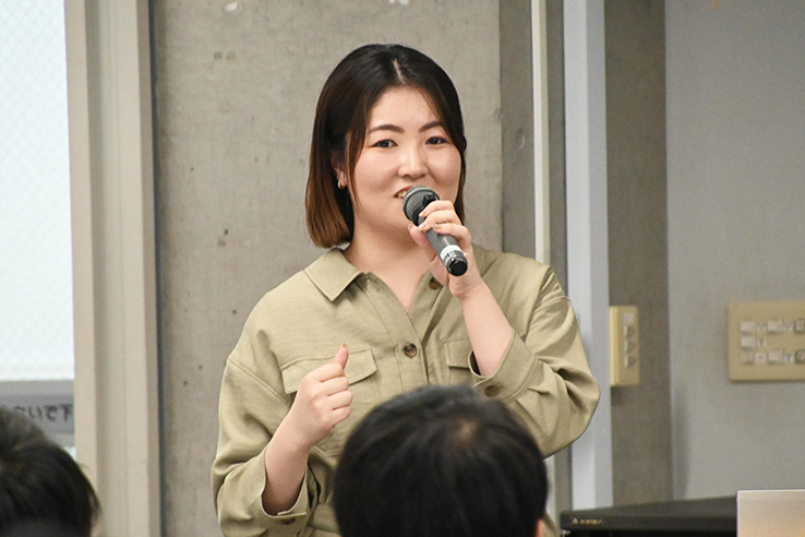 送出部の平山唯月さん