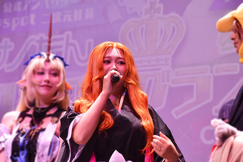 本校の卒業生でもあるCospotのごんちゃんは漫画『BLEACH』より松本乱菊のコスプレを披露