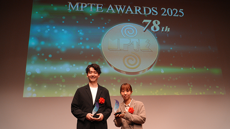 映画制作科の卒業制作『空回りする直美』が「第43回青い翼大賞」映像技術賞(撮影・照明)を受賞!