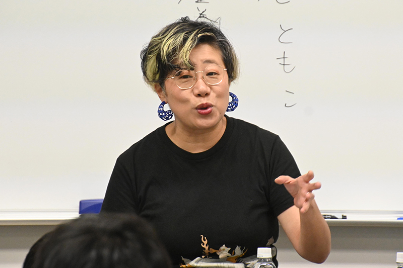 ゲーム『キングダムハーツ』ノベライズなどを手掛けるシナリオライター・金巻ともこさんが来校！