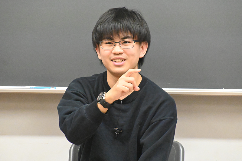 (株)ヌーベルバーグで、フェスをはじめ映像配信現場に携わる関 涼介さん