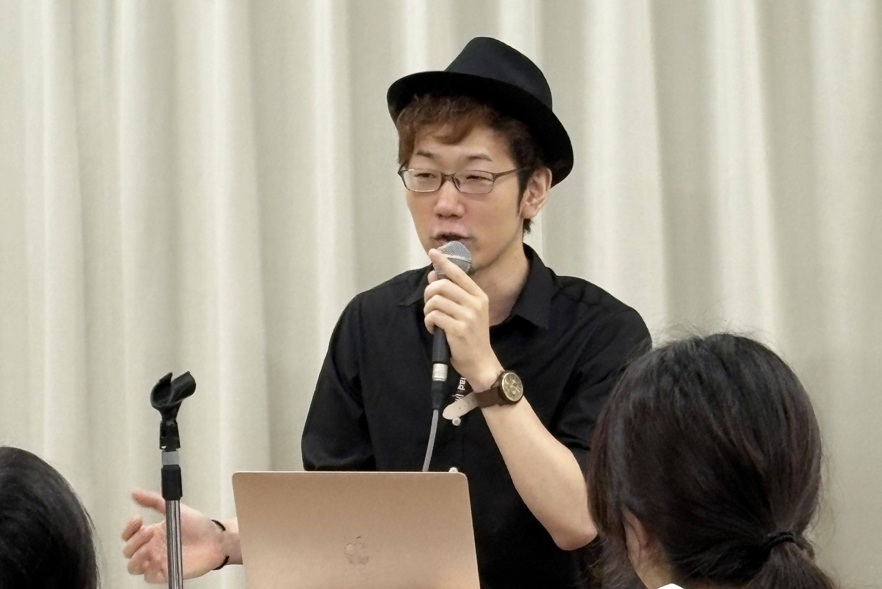 （株）FAVORITE STEPSのプロデューサー・コンポーザーのNO_MYさんが来校！