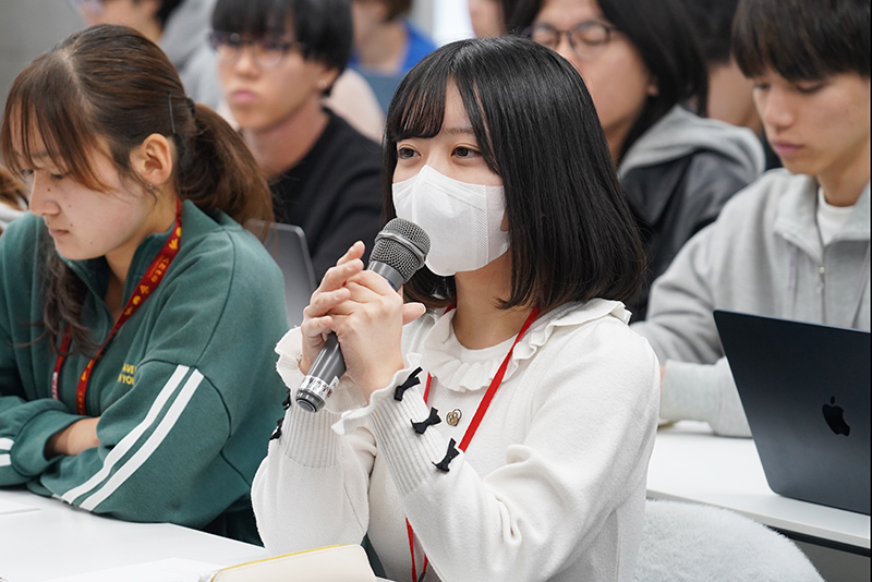 学生からの質問にも丁寧に答えていただきました