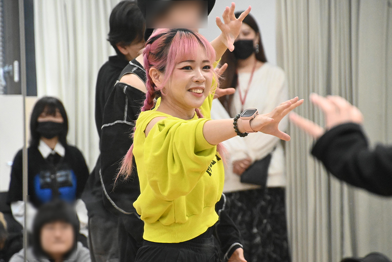 配信クリエイター科「コスプレ入門」にて、『世界コスプレサミット2024』のチャンピオン・まめまよさんをお迎えして、ポージング指導をしていただきました！