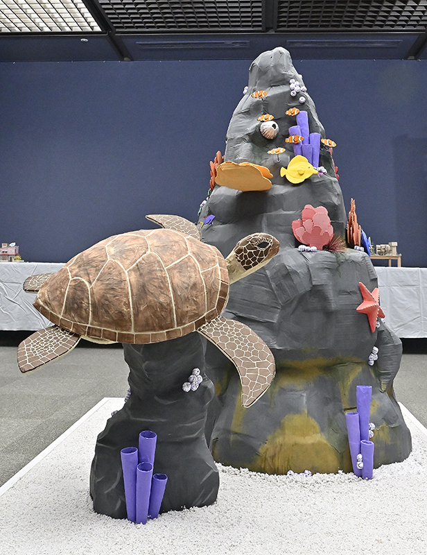 造形物「ウミガメの旅」
