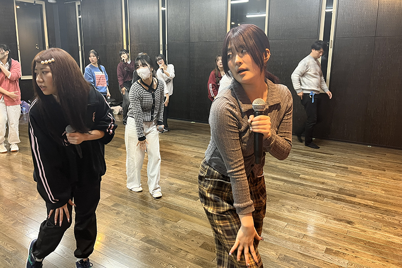 発表会で披露するダンスの振付を練習！