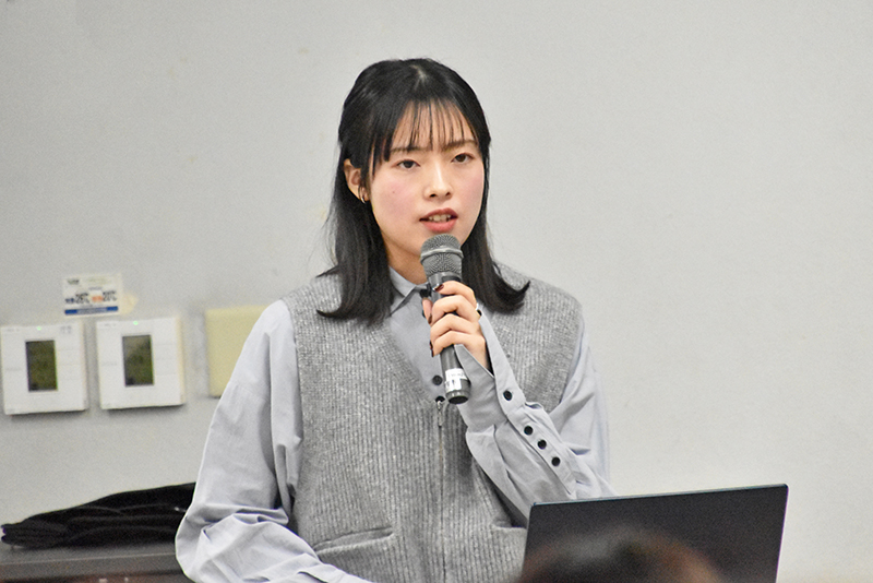 カメラマンの宮原里瑛さん(18年度卒)
『CDTV ライブ! ライブ! 』『それSnow Manにやらせて下さい』『バナナマンのせっかくグルメ』などのカメラマンを担当