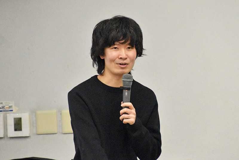 ラジオスタッフの前田侑亮さん(22年度卒)
『ジェーン・スー 生活は踊る』『佐倉綾音 論理×ロンリー』『今田耕司のお耳拝借!金曜日』などのテクニカルディレクター(ラジオミキサー)を担当