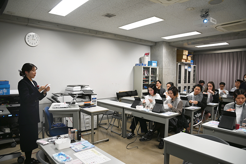 東放学園映画アニメCG専門学校にて「社会人向けメイク講座」を実施!