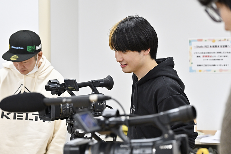 撮影や配信スタッフもすべて学生が担当しました!