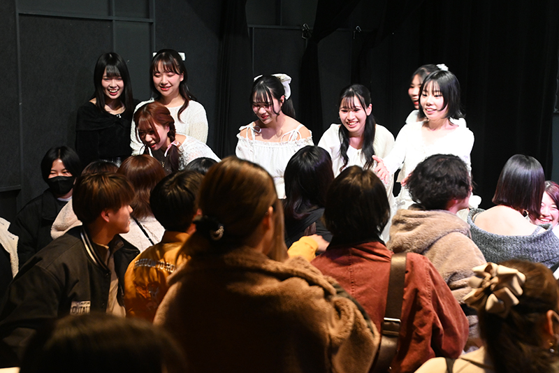 発表後は観に来てくれたみなさんと交流!