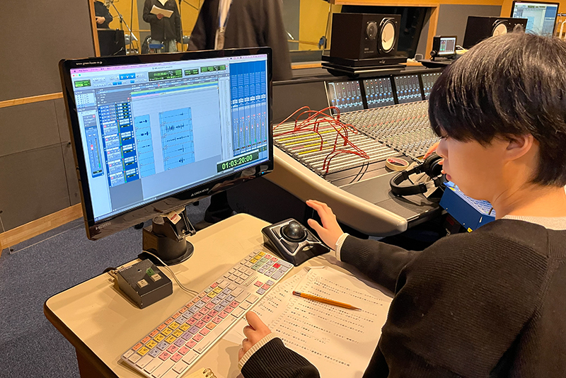 音響技術科の学生は収録時のエンジニアを担当