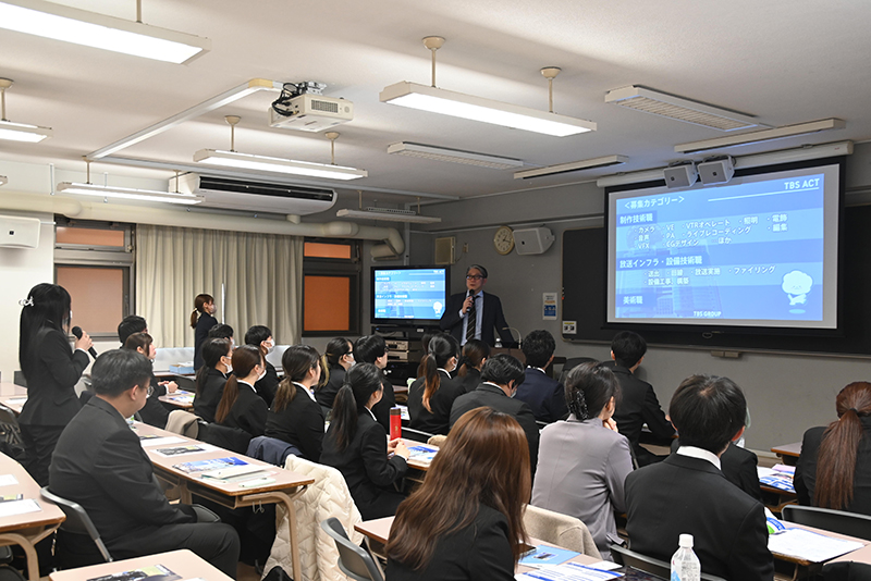 東放学園専門学校で「1年生のための就職企業説明会」を開催!