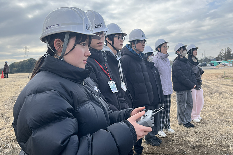 ドローンの飛行訓練の様子