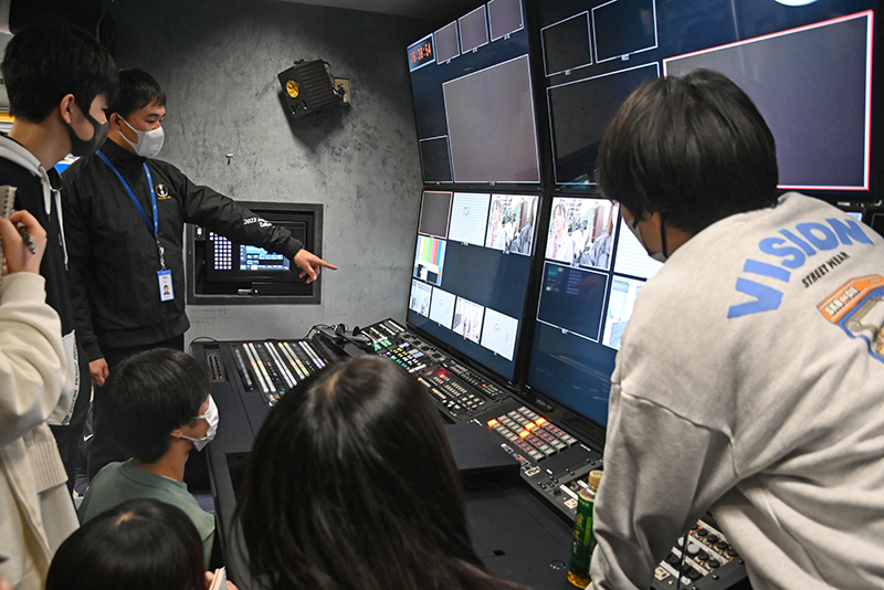 (株)TBSアクトの中継車見学にうかがいました!中継におけるスイッチャーの役割について解説していただきました