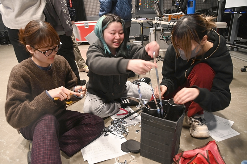 銀テープの仕込み中