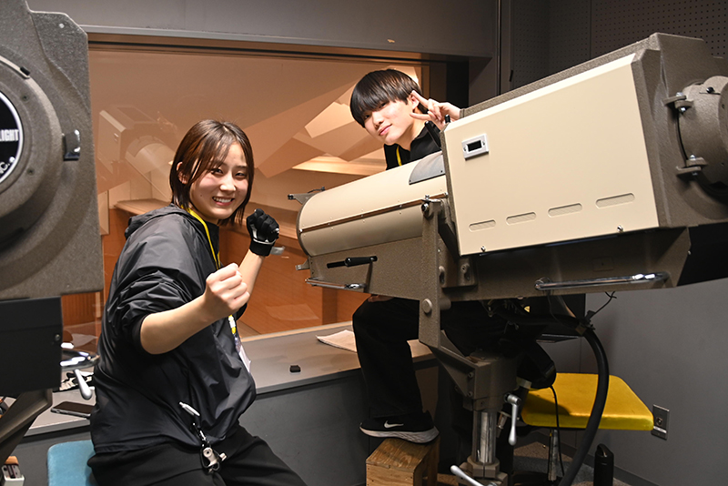 子どもミュージカルを学生が照明・音響スタッフとしてサポート!