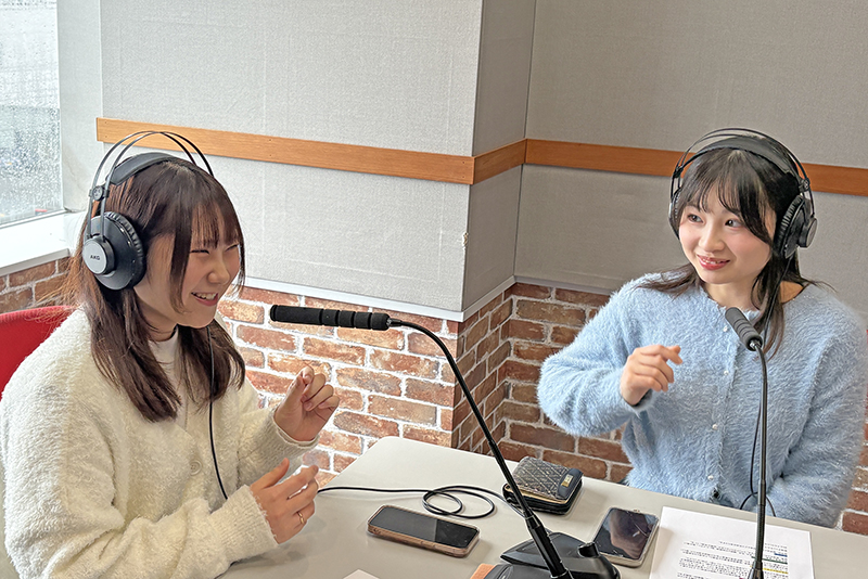 授業やdreaming catsの活動など学校生活について語る学生たち