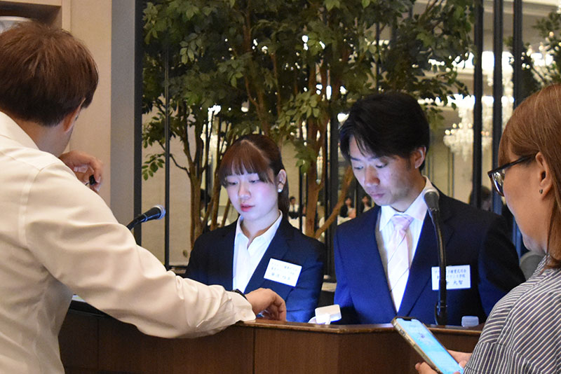 <p>本番前のリハーサルで入念に打ち合わせ</p>