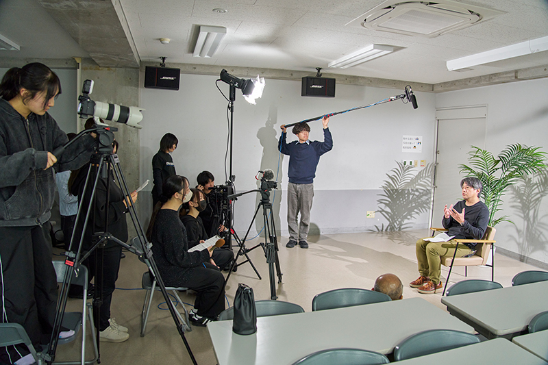 <p>インタビューの様子</p>