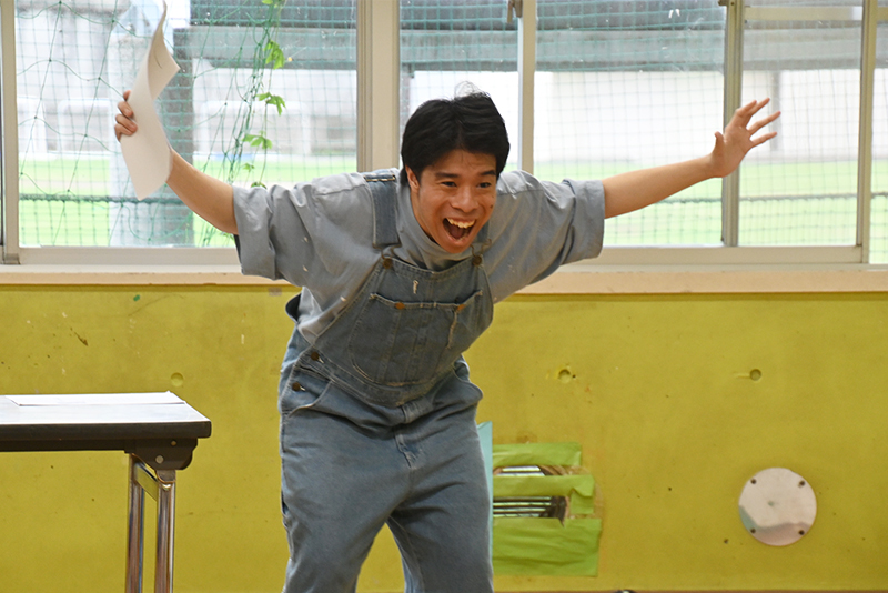 <p>学生たちが登場人物になりきり、演技や表現力を生かして演じます！</p>