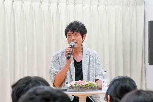 アニメ『テニスの王子様』菊丸英二役などで活躍中の卒業生 声優・高橋広樹さんが来校！
