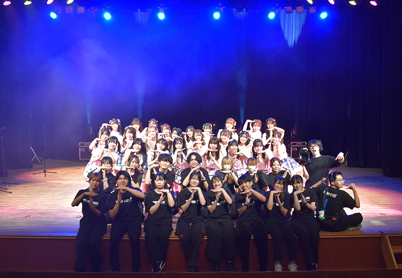 <p>明治大学コピーダンスサークル・Copiaのみなさんと一緒に</p>