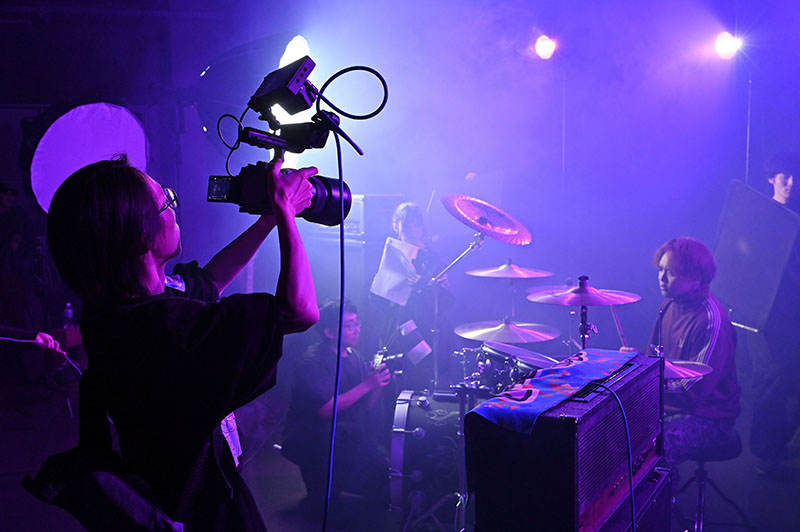 プロモーション映像科:on Bleed『ABYSS』MV撮影の様子を公開!