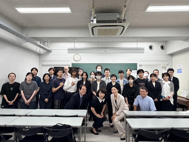 講師の先生と参加者のみなさんで集合写真！