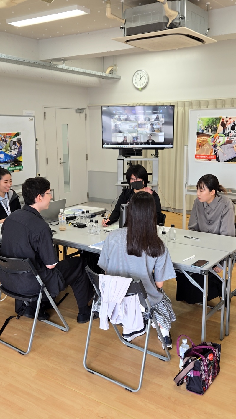 <p>座談会本番中の様子です。楽しく学校生活について語りました！</p>