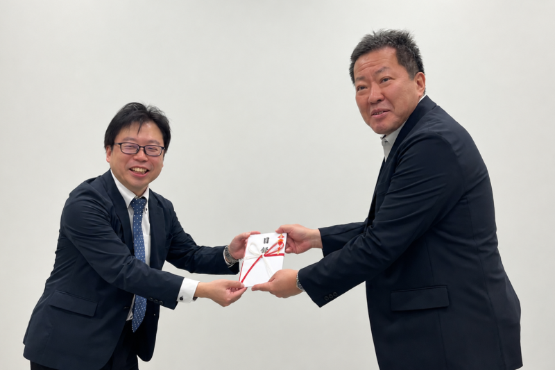 左から：服部 伸太郎 会長、斉藤 晃 理事長