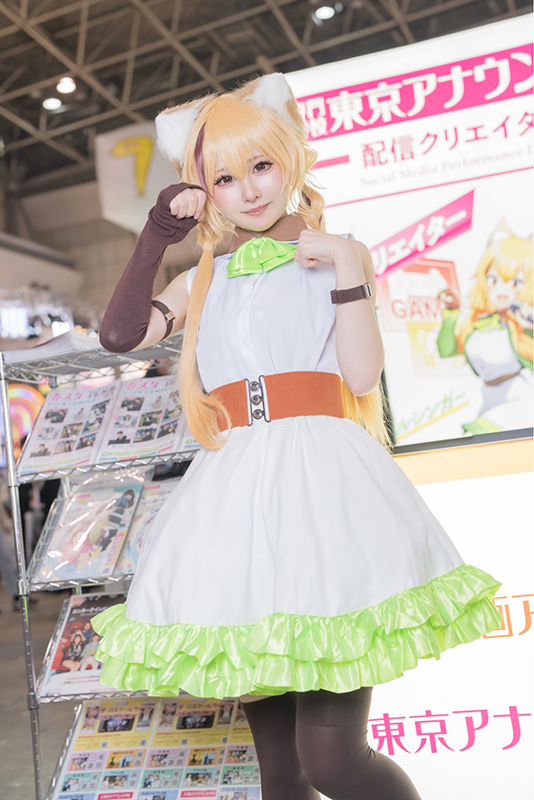 <p>コスプレイヤーのきら星さんも登場！本校バーチャル在校生・夢猫楽恋のコスプレでツーショット撮影をしてくれました！</p>