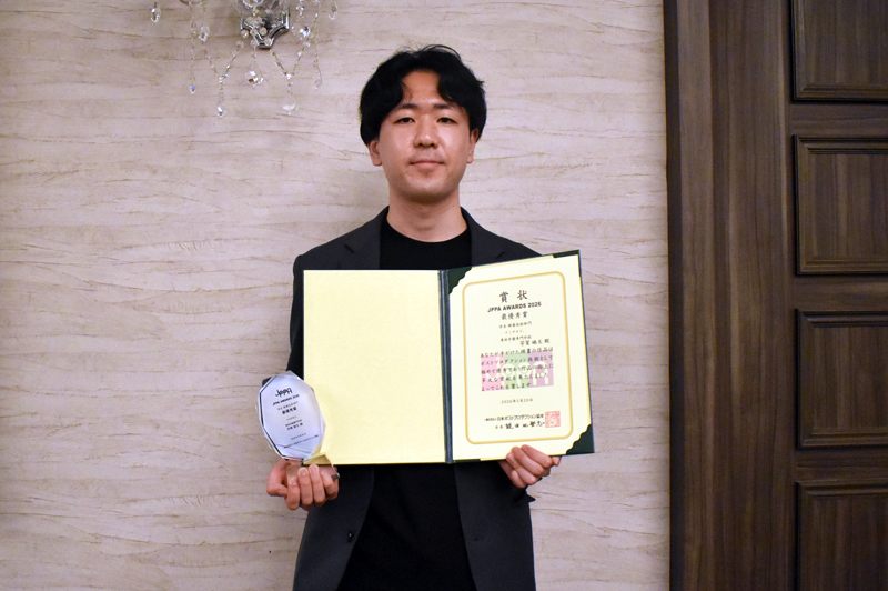 <p>学生の部 映像技術部門で最優秀賞を受賞!<br>
芳賀皓太さん(25年度卒/(株)ピラミッドフィルム ピースリー事業本部)/東放学園専門学校5学科合同実習「ドラマ制作」作品『ナミダヨリ。』
</p>