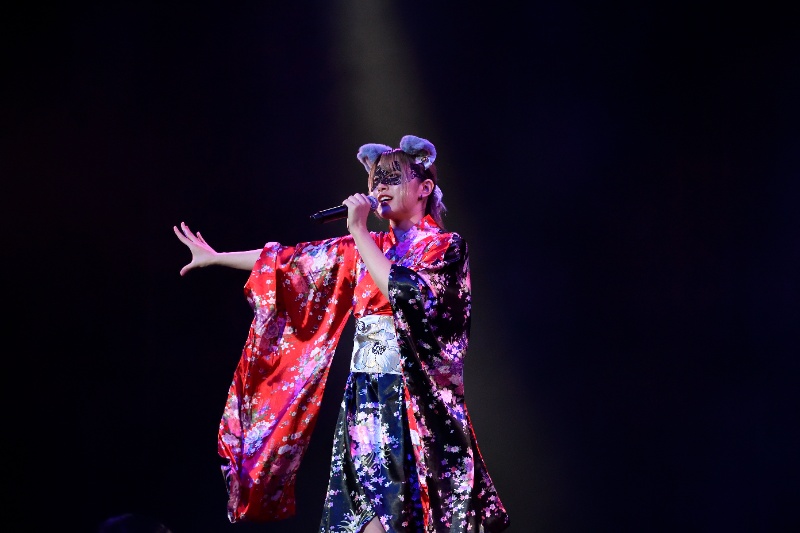 <p>バーチャル在校生・夢猫楽恋のオリジナル曲「KABUKI-GOYAの猫」を披露</p>