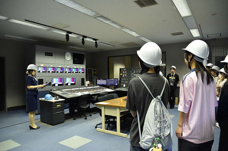サブコントロールルーム（副調整室）を見学