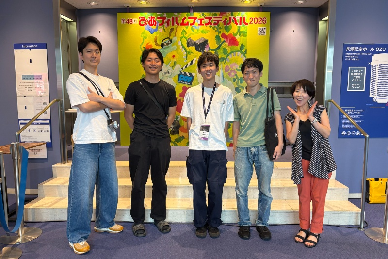 監督、撮影監督、キャストのみんなで！