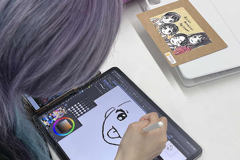 似顔絵コーナーではアニメーション・CG科の学生が、一人ひとりの特徴を捉えたイラストを制作