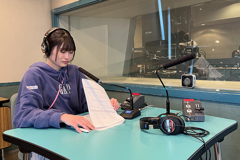 <p>パーソナリティーも学生が務めています</p>
