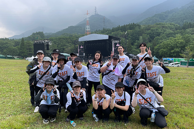 国内最大級の野外音楽フェス『FUJI ROCK FESTIVAL'26』を学生がサポート!