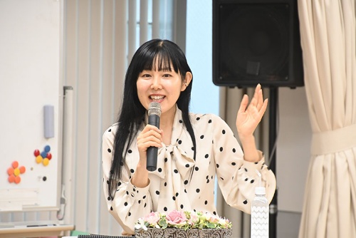 アニメ『Re:ゼロから始める異世界生活』ベアトリス役などで活躍中の卒業生 声優・新井里美さんが来校！