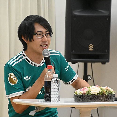 『ヒプノシスマイク -Division Rap Battle-』飴村乱数役ほかで活躍中の声優・白井悠介さんが来校！