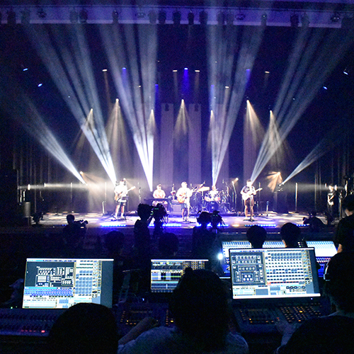 【照明×映像×音響】3学科合同のライブ実習を実施！