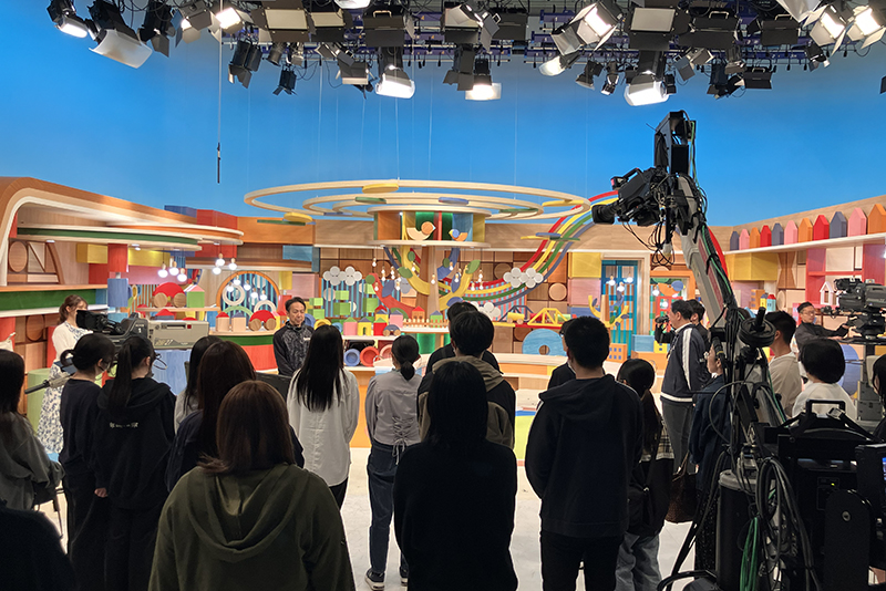 <p>静岡第一テレビグループ×東放学園『テレビ局見学&amp;体験ツアー』を開催！</p>