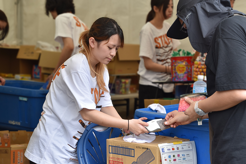 <p>KIDS LANDでは販売のサポートも行いました</p>