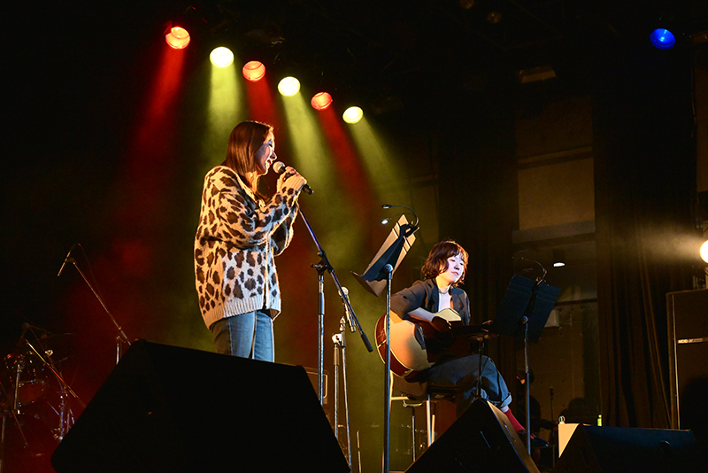 <p>ぴーちゃんあんどあいな</p>