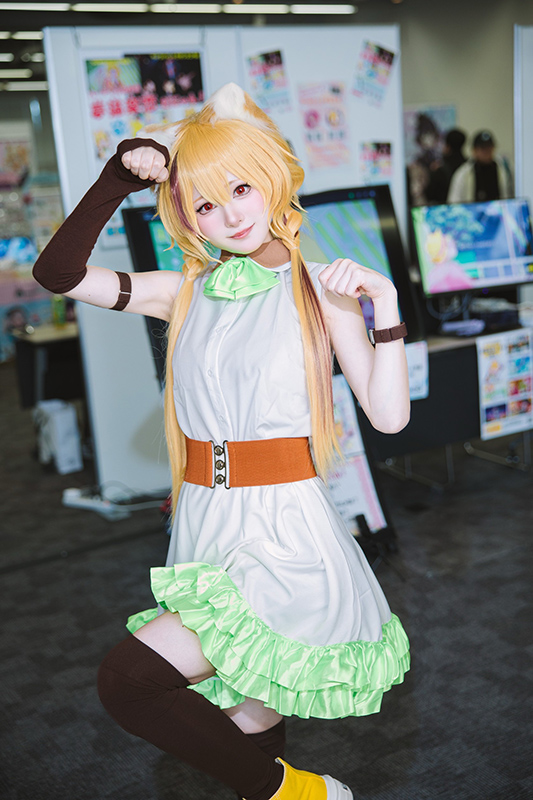 <p>配信クリエイター科のブースでは、コスプレイヤーのきら星さんが登場！本校バーチャル在校生の夢猫楽恋のコスプレでツーショット撮影をしてくれました！</p>