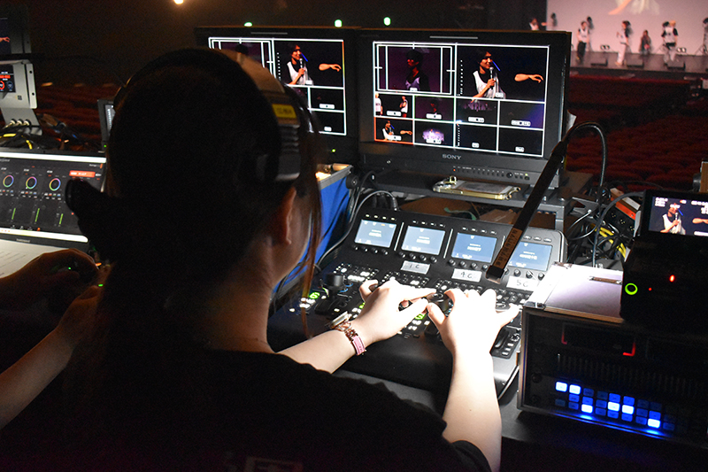 <p>各カメラで撮影された映像の色味を調整</p>