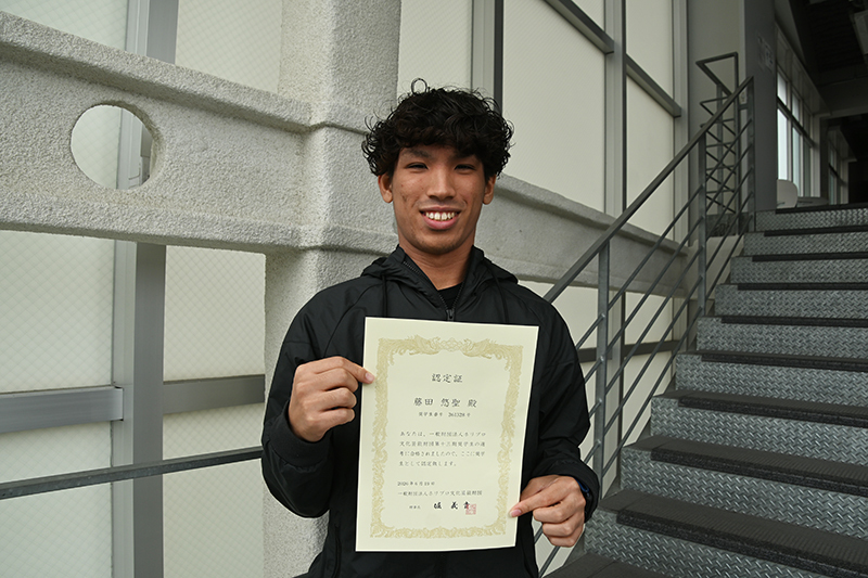 <b>■藤田悠聖さんのコメント■</b>
<p>いただいた奨学金で自主企画ライブを開催しました！地元が鹿児島なので、南の音楽やカルチャーを多くの人に届けたいと思い、沖縄のアーティストをお呼びしました。夢であるPAをめざして、これからも現場での実践を積み重ねていきたいです！</p>