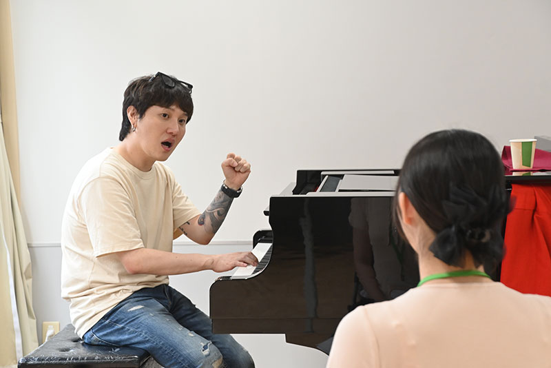 <p>韓国・ソウル出身のプロデューサー NOIZEWAVE (SEO YOUNGHOON)さんによるヴォーカルレッスンを開催！</p>